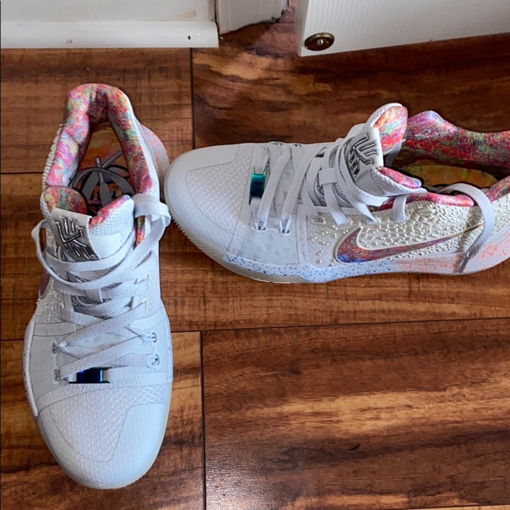 Nike Kyrie 3 EYBL Sneaks 942206-001 Multi Color - Picture 2 of 3